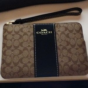 NWOT Coach wristlet